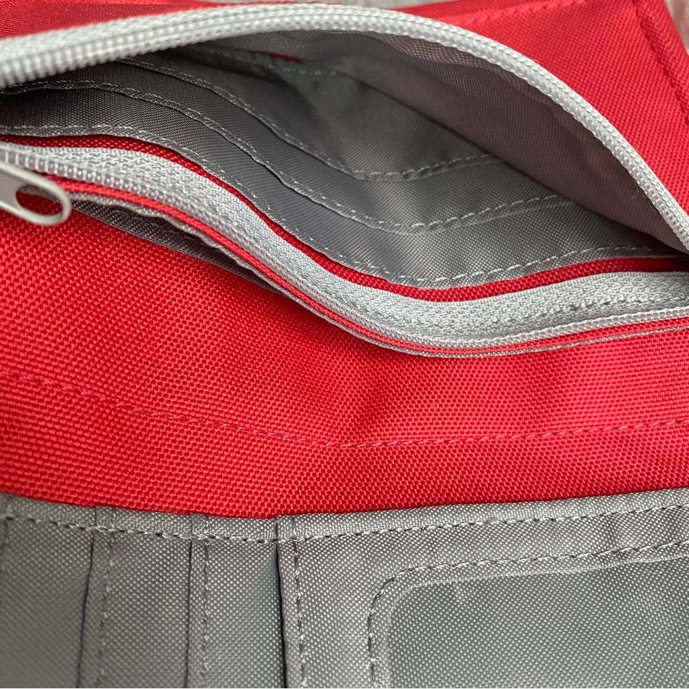 KAVU Clutch-n-Go Purse Strawberry Wrist Wallet - Picture 4 of 6
